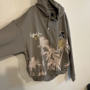 Lady’s sweatshirt
